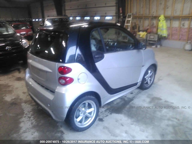 WMEEJ3BA0FK802637 - 2015 SMART FORTWO PURE/PASSION SILVER photo 4