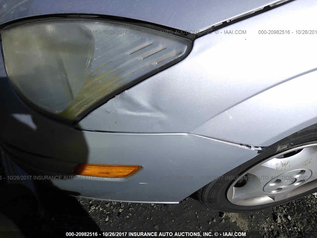 1FAFP33P33W239744 - 2003 FORD FOCUS LX SILVER photo 6