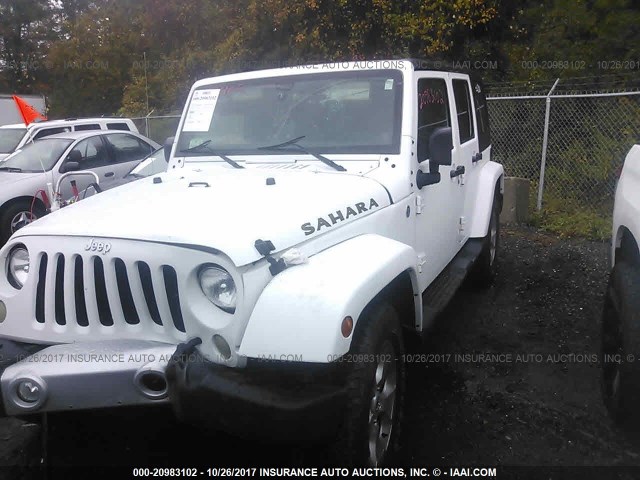 1C4BJWEG5EL326624 - 2014 JEEP WRANGLER UNLIMITE SAHARA WHITE photo 2