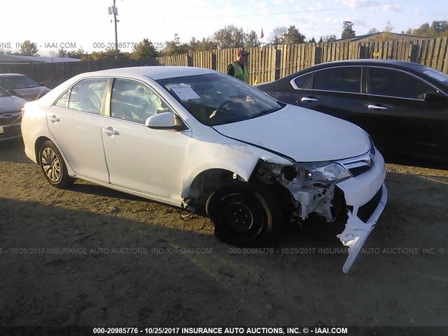 4T1BF1FK1EU471088 - 2014 TOYOTA CAMRY L/SE/LE/XLE 白色 照片 1