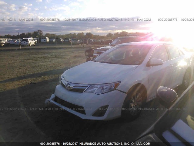 4T1BF1FK1EU471088 - 2014 TOYOTA CAMRY L/SE/LE/XLE 白色 照片 2