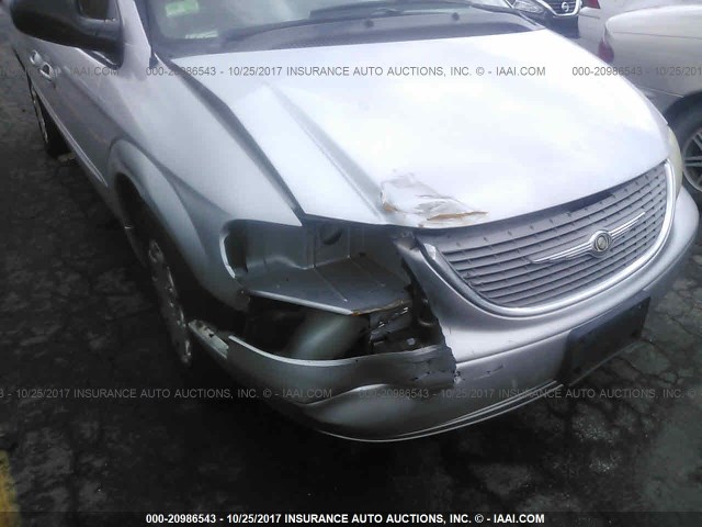 2C4GP44392R553731 - 2002 CHRYSLER TOWN & COUNTRY LX SILVER photo 6