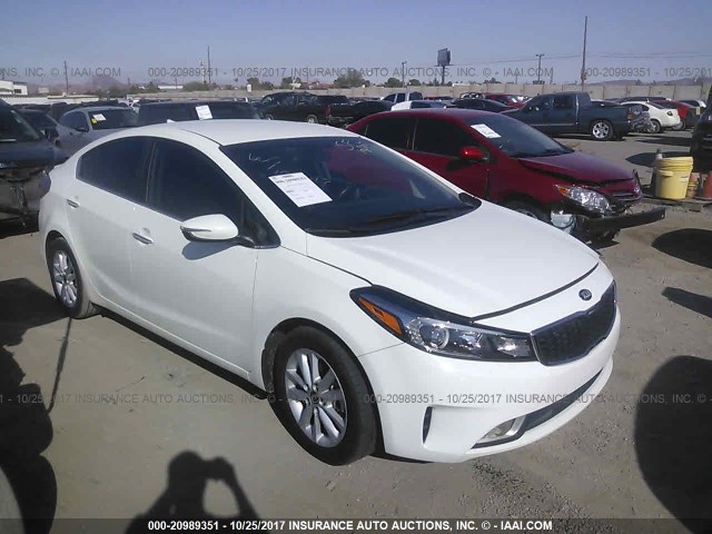 3KPFL4A75HE066471 - 2017 KIA FORTE LX/S WHITE photo 1