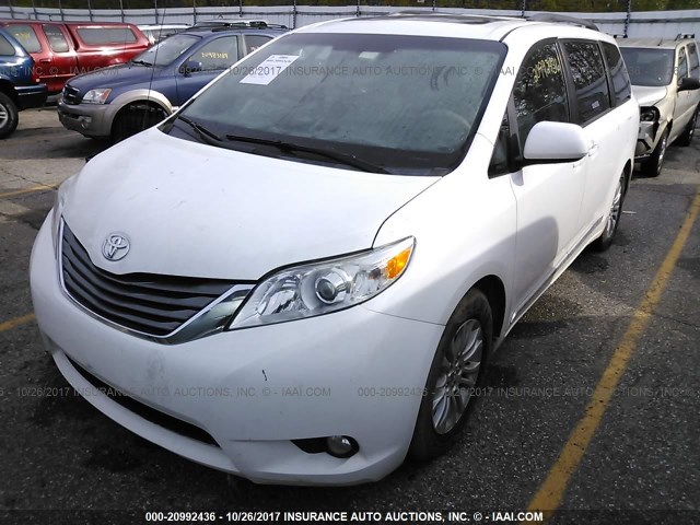 5TDYK3DC8CS231250 - 2012 TOYOTA SIENNA XLE/LIMITED WHITE photo 2