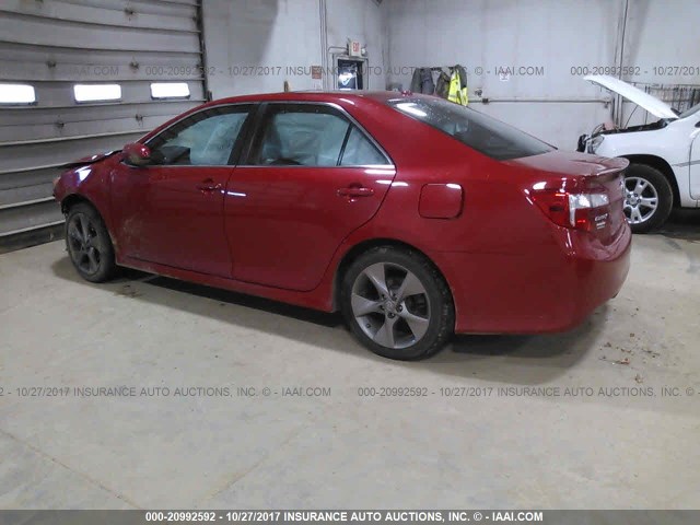 4T1BF1FK2CU616488 - 2012 TOYOTA CAMRY SE/LE/XLE RED photo 3