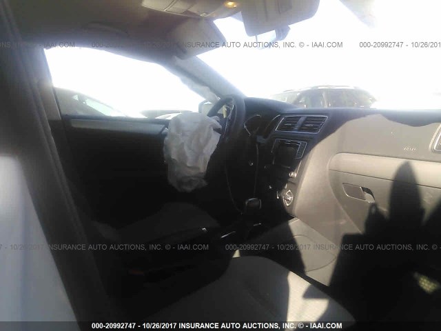 3VW2B7AJ3HM386809 - 2017 VOLKSWAGEN JETTA S 白色 照片 5