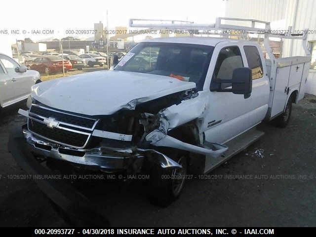 1GBHC29D17E162703 - 2007 CHEVROLET SILVERADO C2500 HEAVY DUTY WHITE photo 2