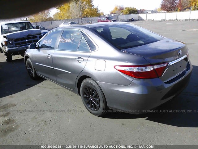 4T4BF1FK9GR564093 - 2016 TOYOTA CAMRY LE/XLE/SE/XSE GRAY photo 3
