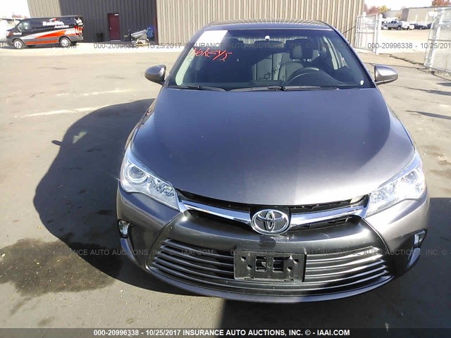 4T4BF1FK9GR564093 - 2016 TOYOTA CAMRY LE/XLE/SE/XSE GRAY photo 6