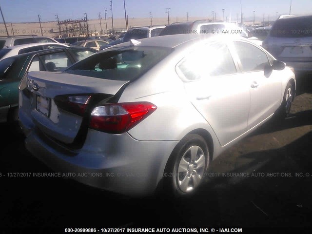 KNAFK4A63F5432542 - 2015 KIA FORTE LX GRAY photo 4