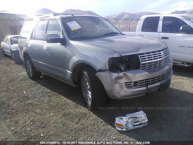 5LMFU28558LJ18199 - 2008 LINCOLN NAVIGATOR SILVER photo 1
