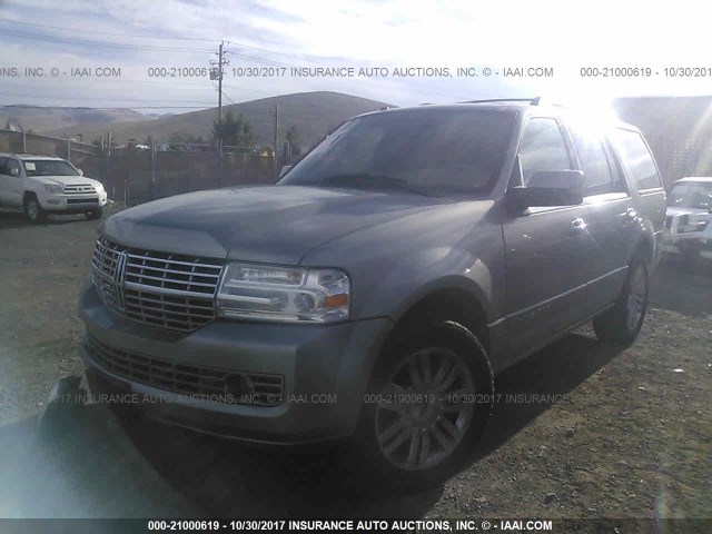 5LMFU28558LJ18199 - 2008 LINCOLN NAVIGATOR SILVER photo 2