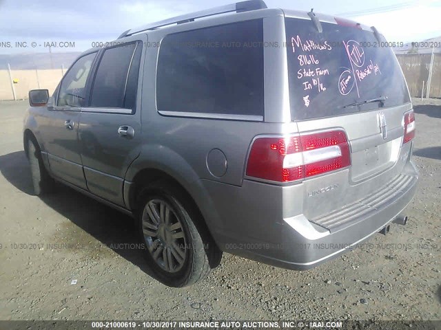 5LMFU28558LJ18199 - 2008 LINCOLN NAVIGATOR SILVER photo 3