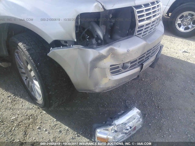 5LMFU28558LJ18199 - 2008 LINCOLN NAVIGATOR SILVER photo 6