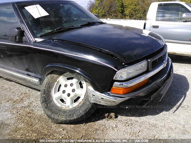 1GCDT19X138120863 - 2003 CHEVROLET S TRUCK S10 BLACK photo 6