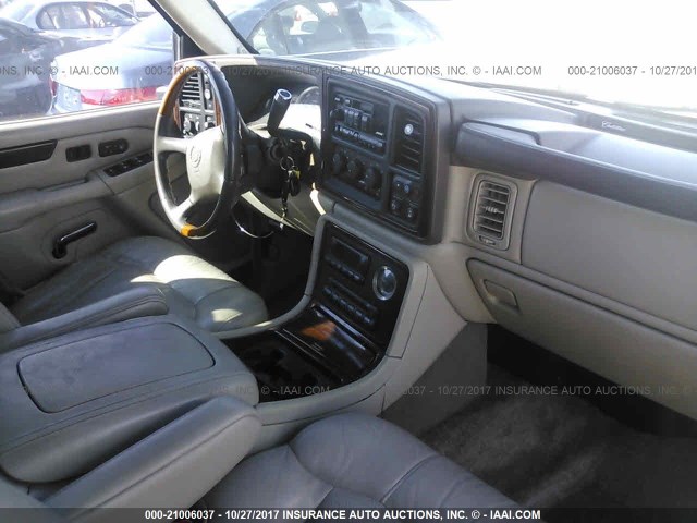 1GYEK63N12R167633 - 2002 CADILLAC ESCALADE LUXURY Weiß Foto 5