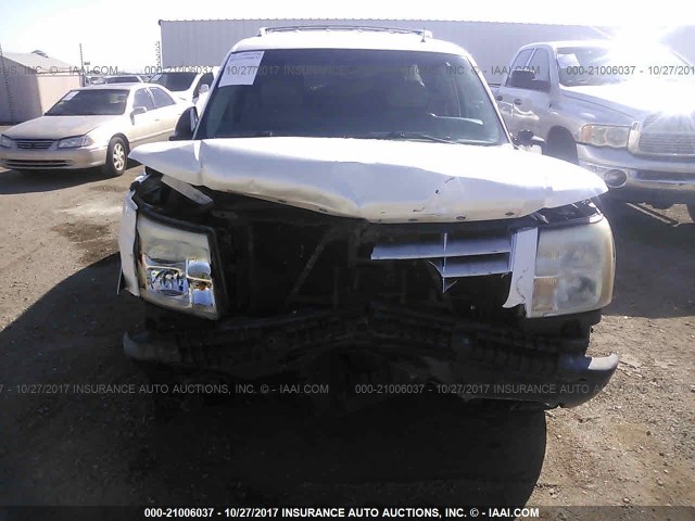 1GYEK63N12R167633 - 2002 CADILLAC ESCALADE LUXURY Weiß Foto 6