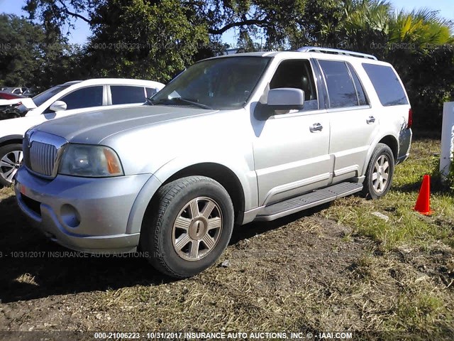 5LMFU27R73LJ38936 - 2003 LINCOLN NAVIGATOR SILVER photo 2
