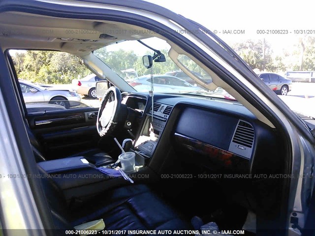 5LMFU27R73LJ38936 - 2003 LINCOLN NAVIGATOR SILVER photo 5