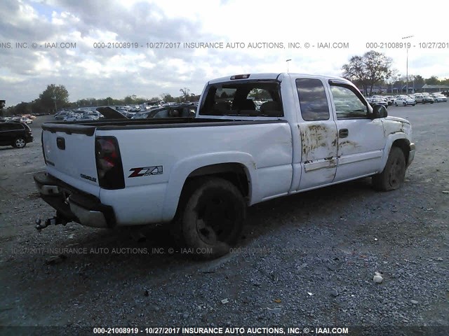 1GCEK19B25E257195 - 2005 CHEVROLET SILVERADO K1500 WHITE photo 4