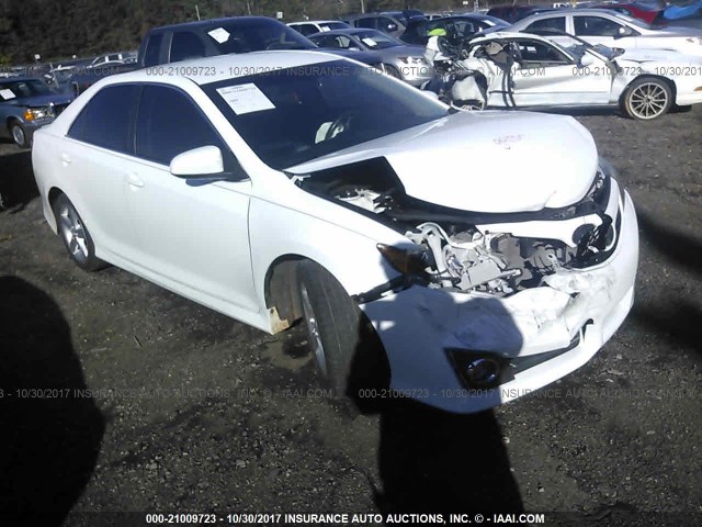 4T1BF1FK3CU517811 - 2012 TOYOTA CAMRY SE/LE/XLE WHITE photo 1