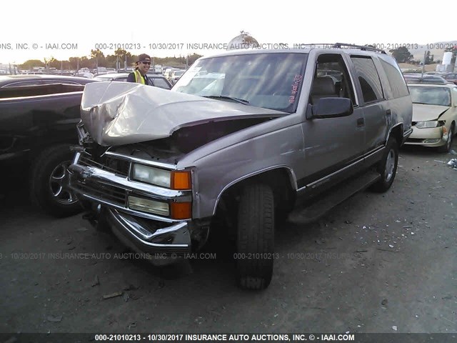 1GNEK13R0WJ316430 - 1998 CHEVROLET TAHOE K1500 TAN photo 2