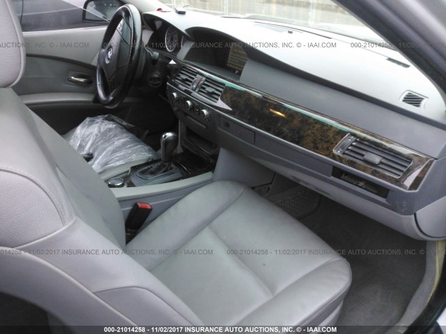 WBANF735X6CG69310 - 2006 BMW 530 XI SILVER photo 5