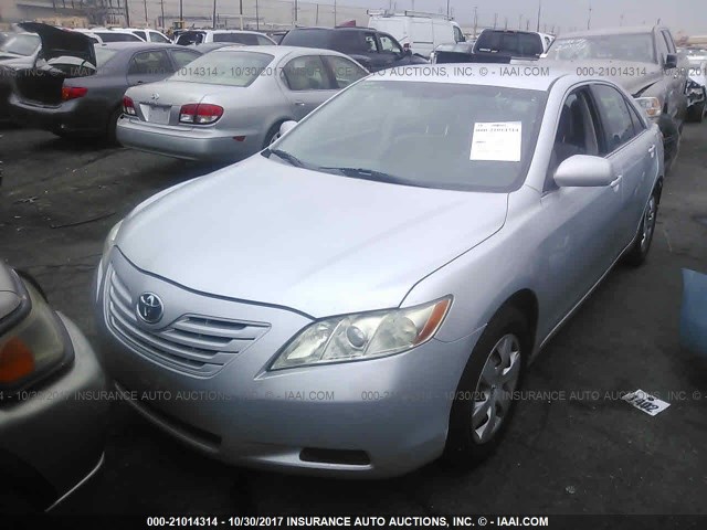 4T4BE46KX8R035113 - 2008 TOYOTA CAMRY CE/LE/XLE/SE SILVER photo 2