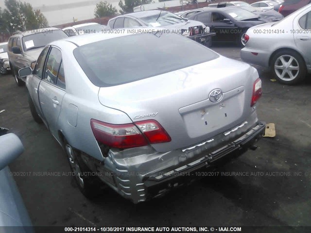 4T4BE46KX8R035113 - 2008 TOYOTA CAMRY CE/LE/XLE/SE SILVER photo 3