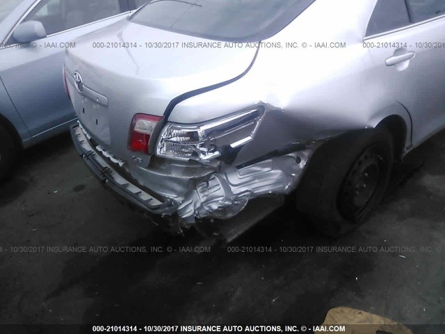 4T4BE46KX8R035113 - 2008 TOYOTA CAMRY CE/LE/XLE/SE SILVER photo 6