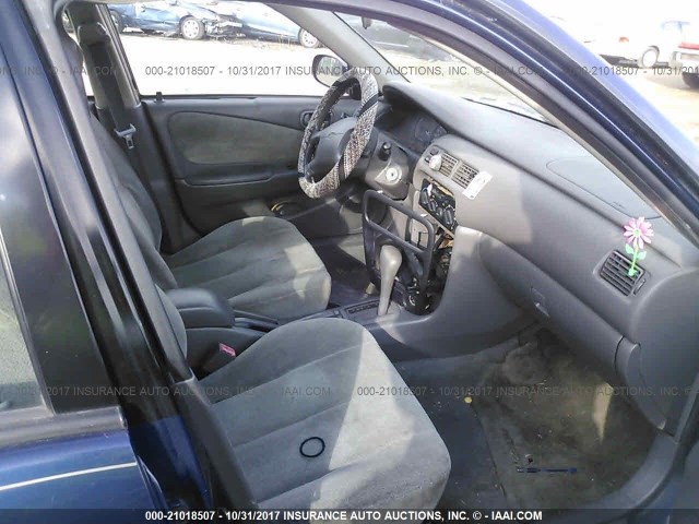 1Y1SK5284WZ443643 - 1998 CHEVROLET GEO PRIZM LSI BLUE photo 5