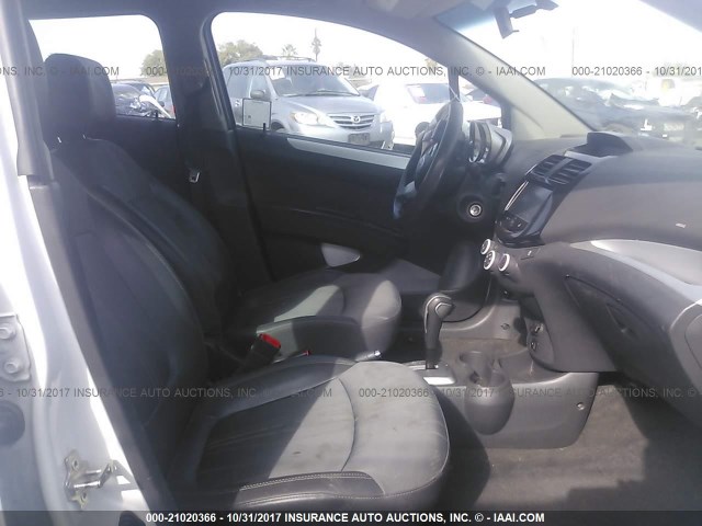 KL8CD6S9XEC560610 - 2014 CHEVROLET SPARK 1LT Белый фото 5