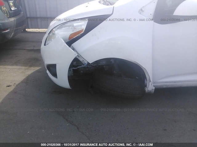KL8CD6S9XEC560610 - 2014 CHEVROLET SPARK 1LT Белый фото 6