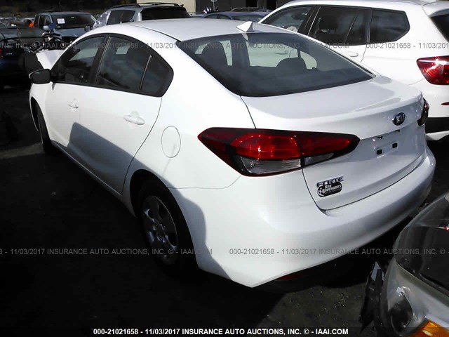 3KPFK4A70HE153715 - 2017 KIA FORTE LX WHITE photo 3