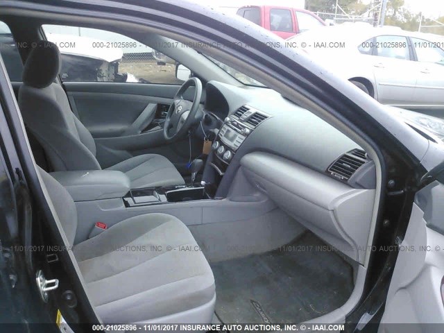 4T4BF3EK2AR085826 - 2010 TOYOTA CAMRY SE/LE/XLE შავი ფოტო 5