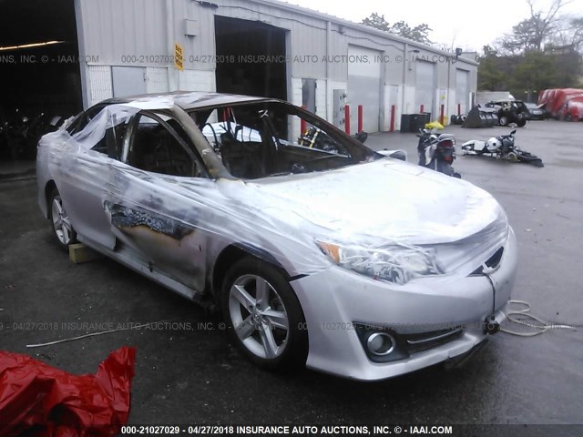 4T1BF1FK8EU388435 - 2014 TOYOTA CAMRY L/SE/LE/XLE 灰色 照片 1