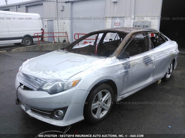 4T1BF1FK8EU388435 - 2014 TOYOTA CAMRY L/SE/LE/XLE 灰色 照片 2