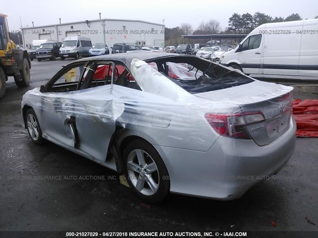 4T1BF1FK8EU388435 - 2014 TOYOTA CAMRY L/SE/LE/XLE 灰色 照片 3