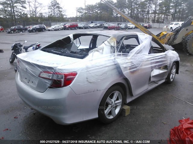 4T1BF1FK8EU388435 - 2014 TOYOTA CAMRY L/SE/LE/XLE 灰色 照片 4