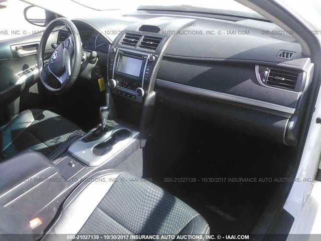 4T1BF1FK7EU783819 - 2014 TOYOTA CAMRY L/SE/LE/XLE 白色 照片 5