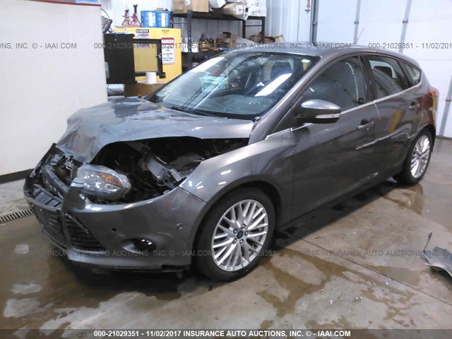 1FADP3N22DL215012 - 2013 FORD FOCUS TITANIUM GRAY photo 2