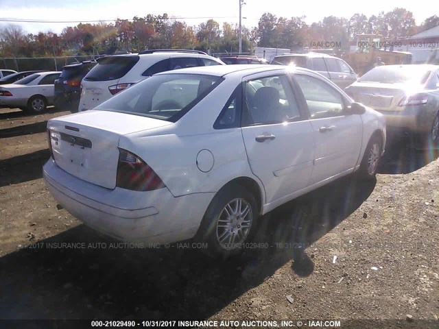 1FAFP34N17W131898 - 2007 FORD FOCUS ZX4/S/SE/SES 白色 照片 4