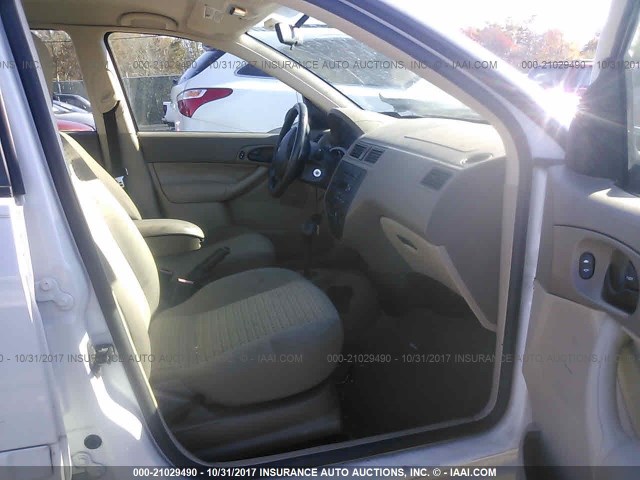 1FAFP34N17W131898 - 2007 FORD FOCUS ZX4/S/SE/SES 白色 照片 5