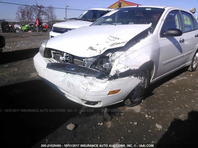 1FAFP34N17W131898 - 2007 FORD FOCUS ZX4/S/SE/SES 白色 照片 6