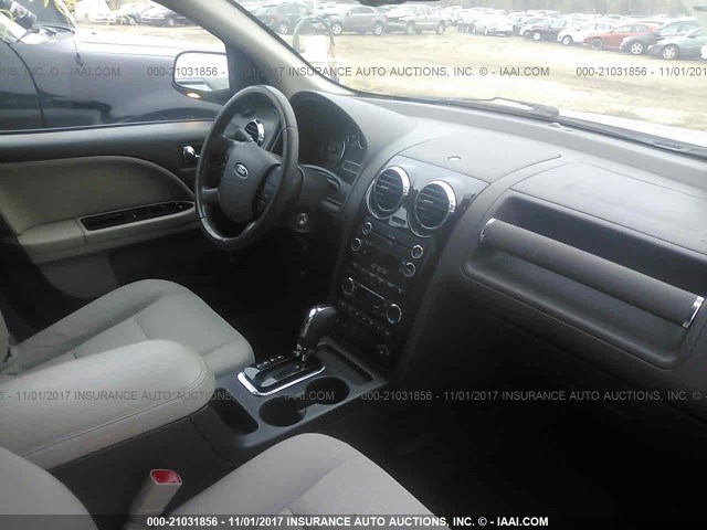 1FMDK05W88GA08953 - 2008 FORD TAURUS X SEL GRAY photo 5