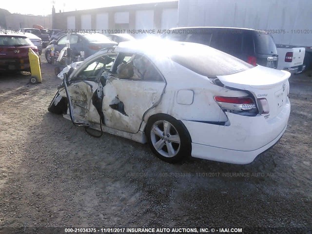 4T1BF3EK7AU547002 - 2010 TOYOTA CAMRY SE/LE/XLE WHITE photo 3