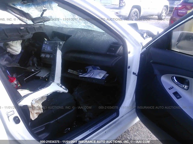 4T1BF3EK7AU547002 - 2010 TOYOTA CAMRY SE/LE/XLE WHITE photo 5