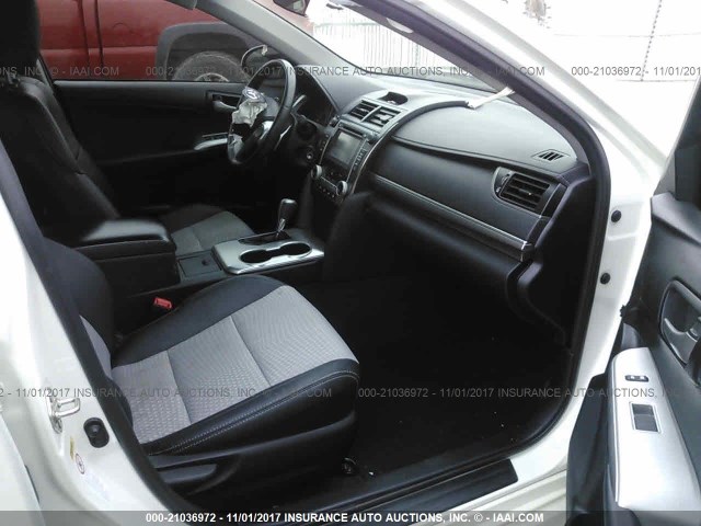 4T1BF1FK1EU428404 - 2014 TOYOTA CAMRY L/SE/LE/XLE 白色 照片 5