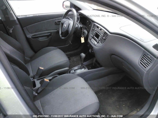 KNADH4A3XA6634521 - 2010 KIA RIO LX/SX SILVER photo 5