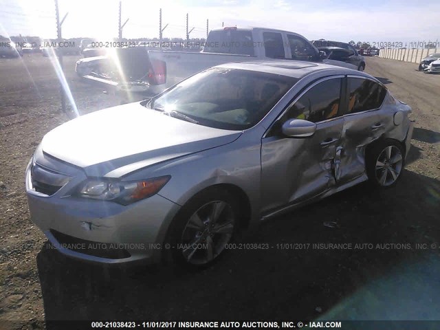 19VDE1F77DE012357 - 2013 ACURA ILX 20 TECH SILVER photo 2